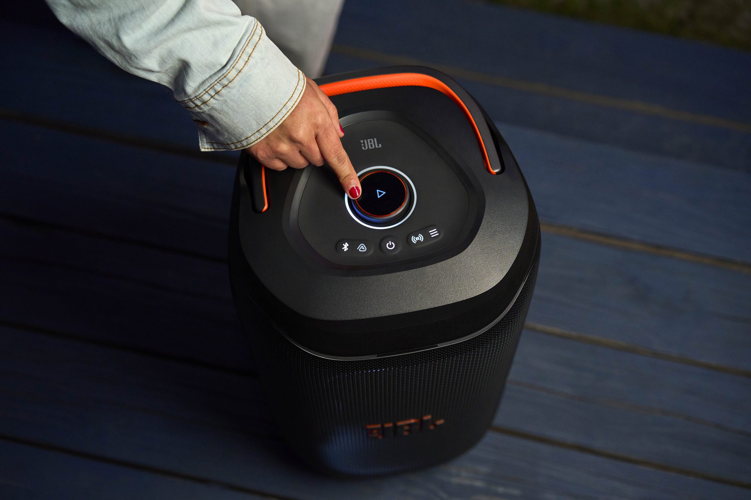 LS_JBL_PARTYBOX_130_LIFESTYLE_RF405983_x1 LS_JBL_PARTYBOX_130_LIFESTYLE_RF405983_x1